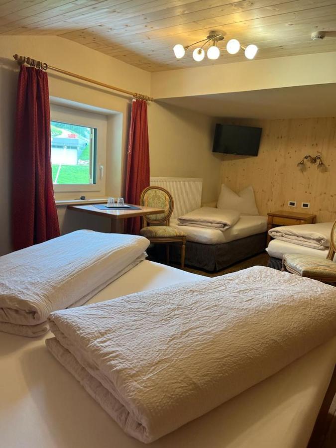 Hotel B&B Frohsinn บาเดีย ภายนอก รูปภาพ