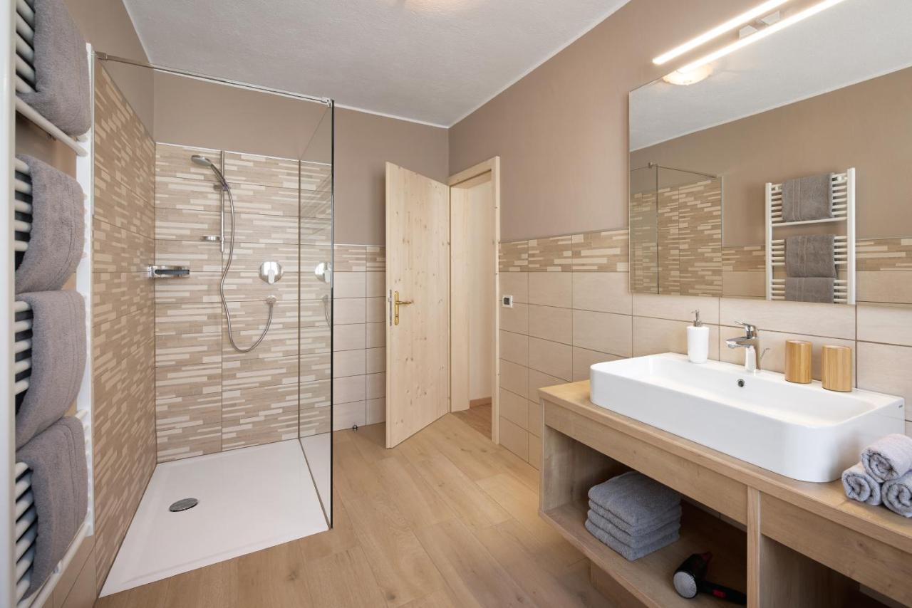 Hotel B&B Frohsinn บาเดีย ภายนอก รูปภาพ